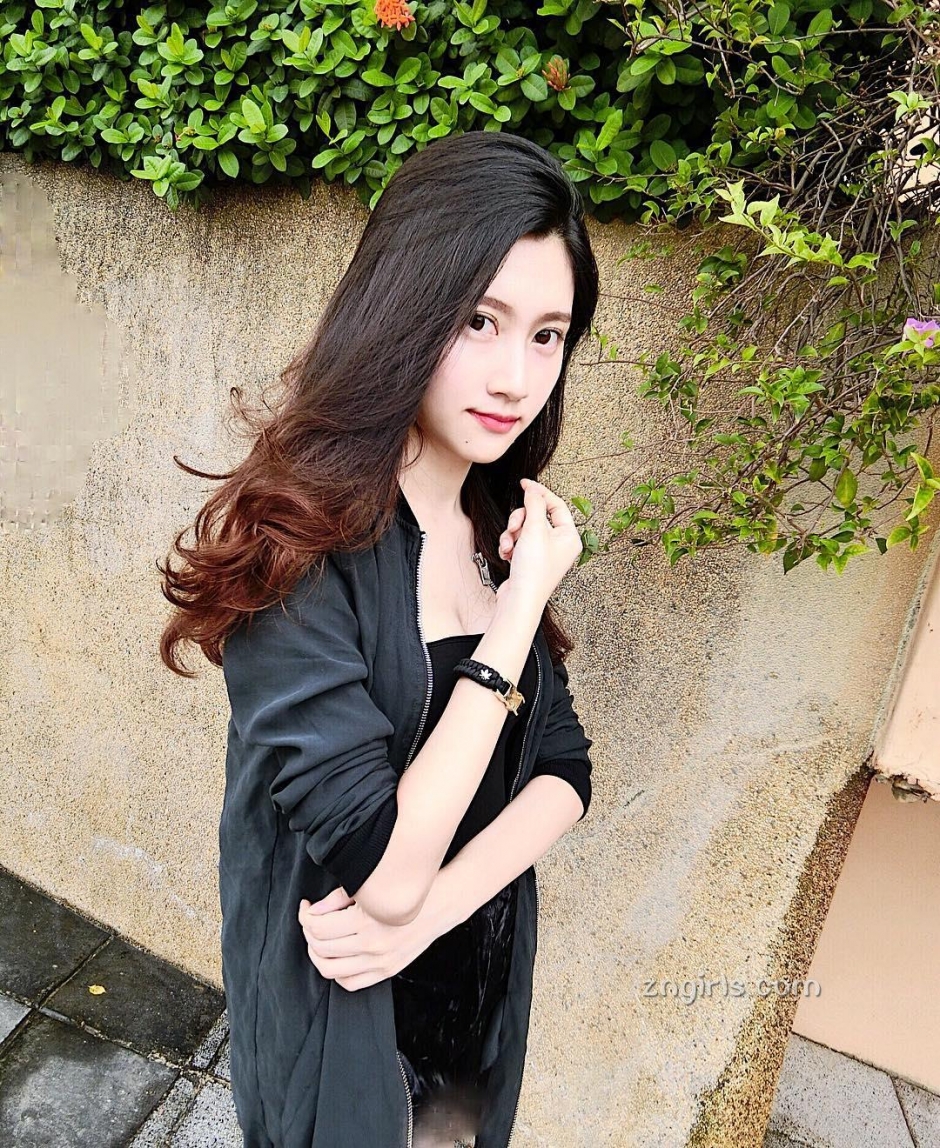 大马美少女妹子Evelynyinn比基尼私房照