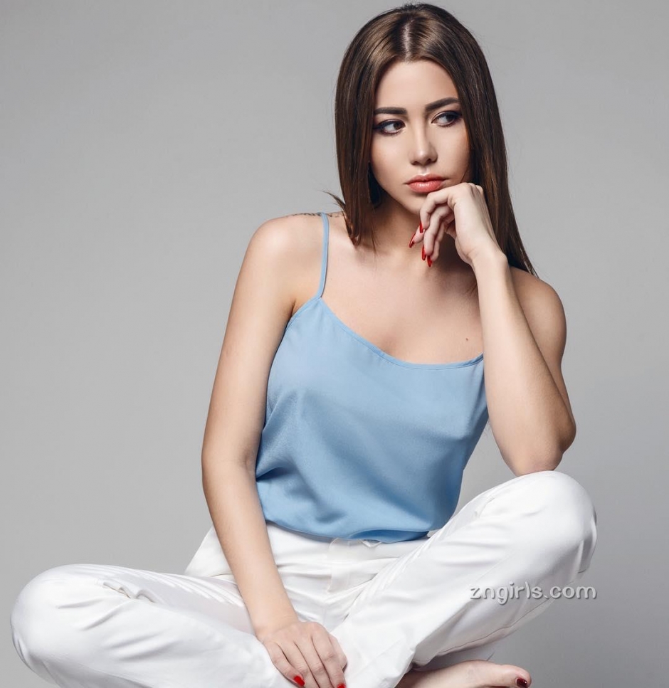 俄罗斯美模Liya Michelle 充满诱惑力的身姿