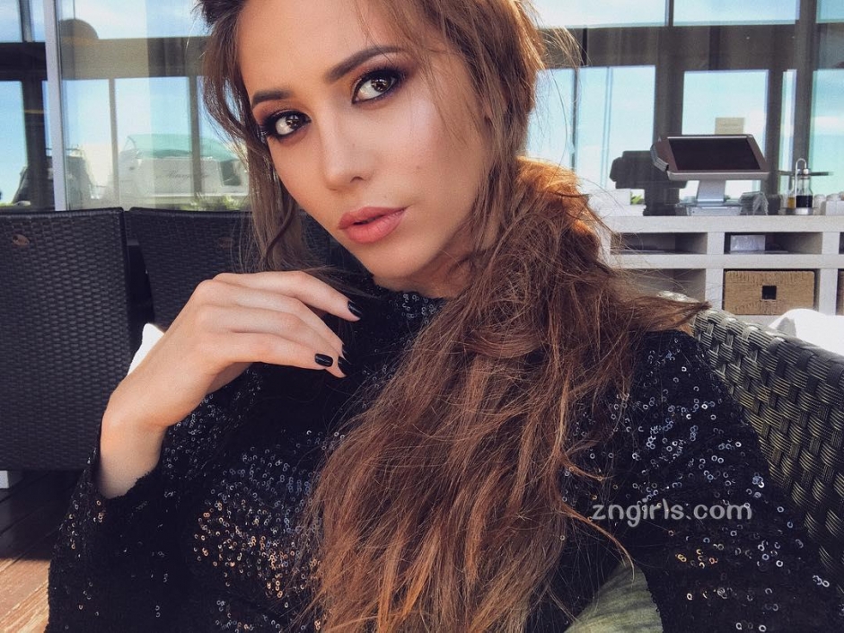 俄罗斯美模Liya Michelle 充满诱惑力的身姿