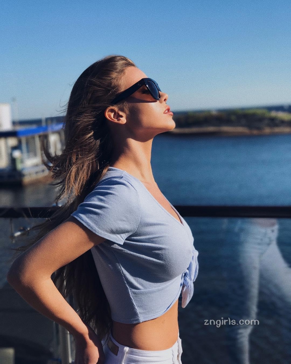 俄罗斯美模Liya Michelle 充满诱惑力的身姿