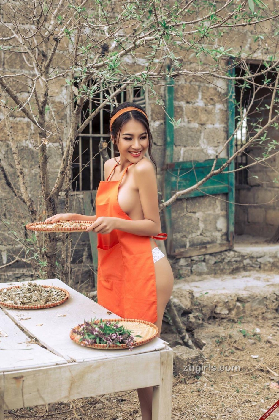 越南乡村性感姐妹花 湖光春色救溺水少年- 下篇