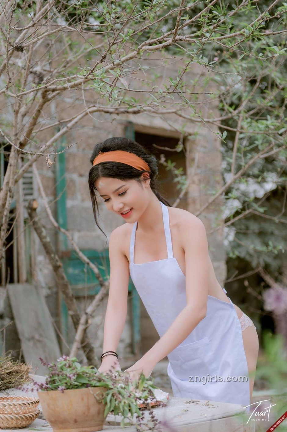 越南乡村性感姐妹花 湖光春色救溺水少年- 下篇