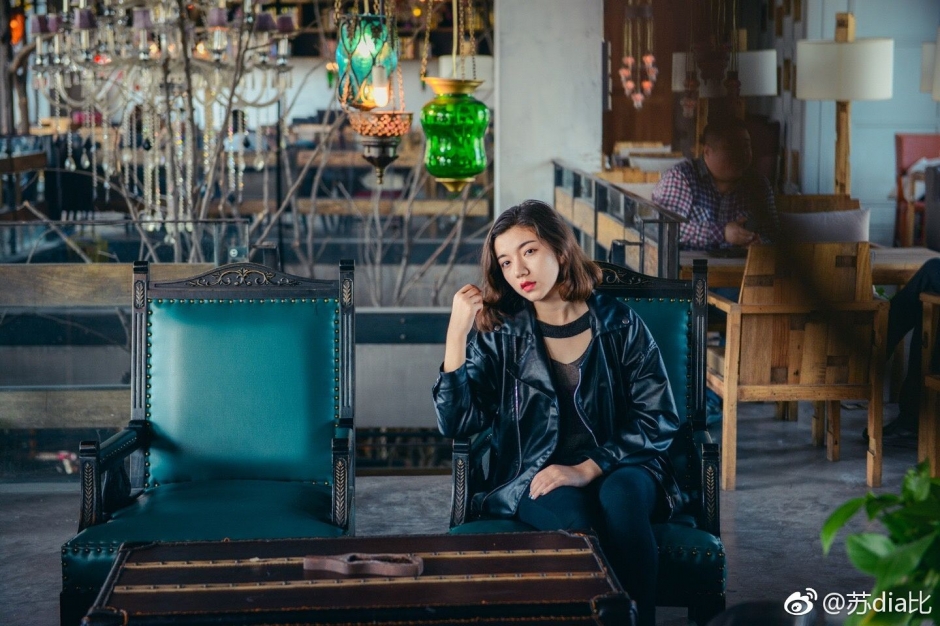 维族美女苏比 微博时尚私房写真