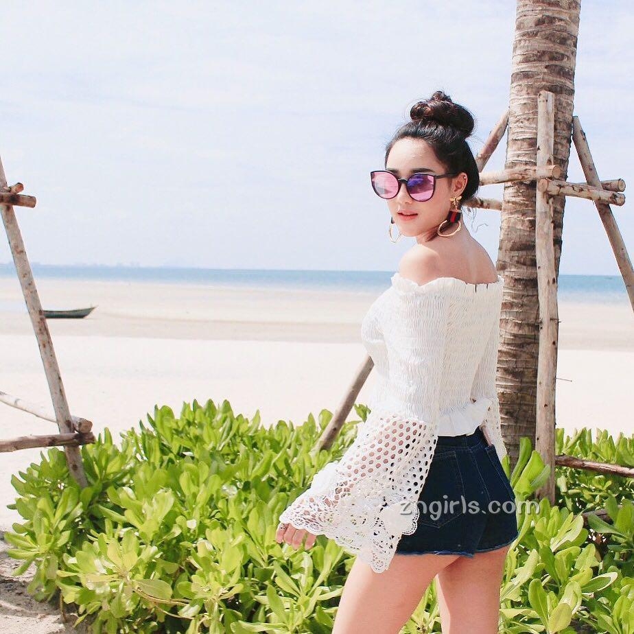 泰国车模Aomamp Narak户外写真酥胸诱人