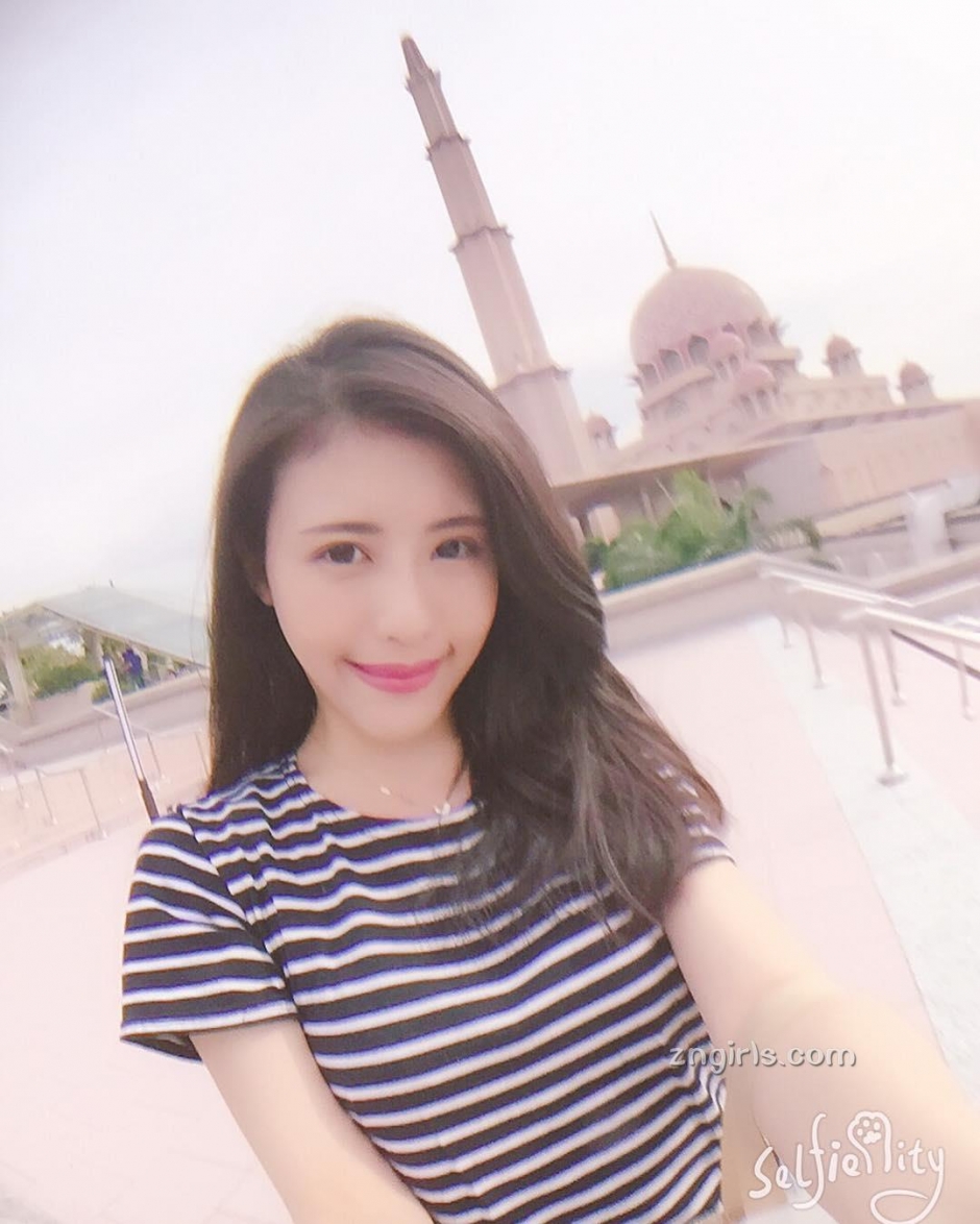 台湾美女校花覃楚邗比基尼私房照