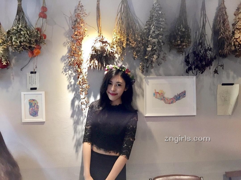 台湾美女校花覃楚邗比基尼私房照