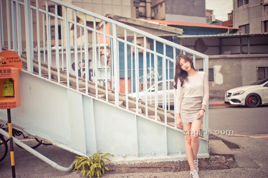 台湾美女校花覃楚邗比基尼私房照