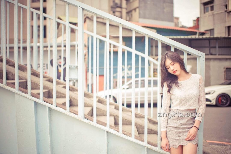 台湾美女校花覃楚邗比基尼私房照