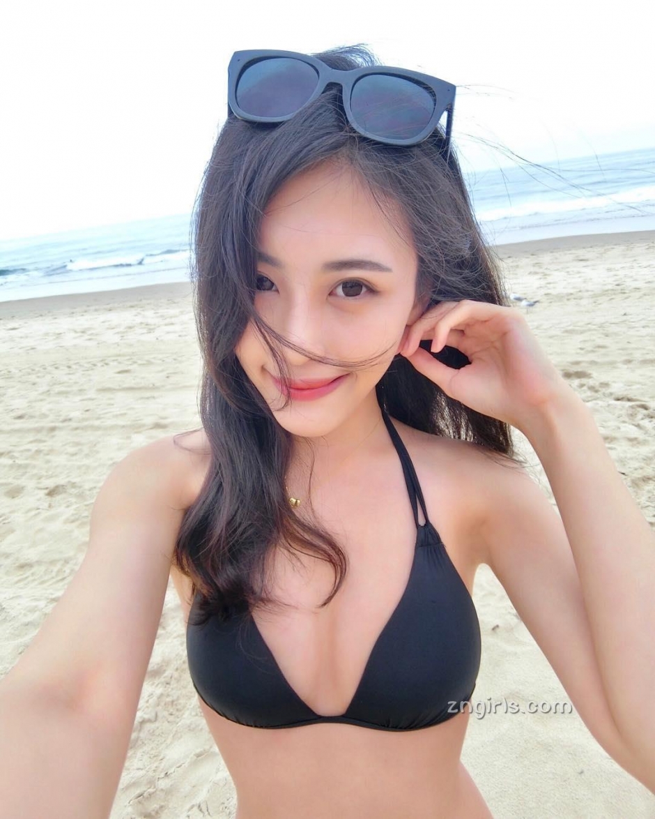 台湾美女校花覃楚邗比基尼私房照