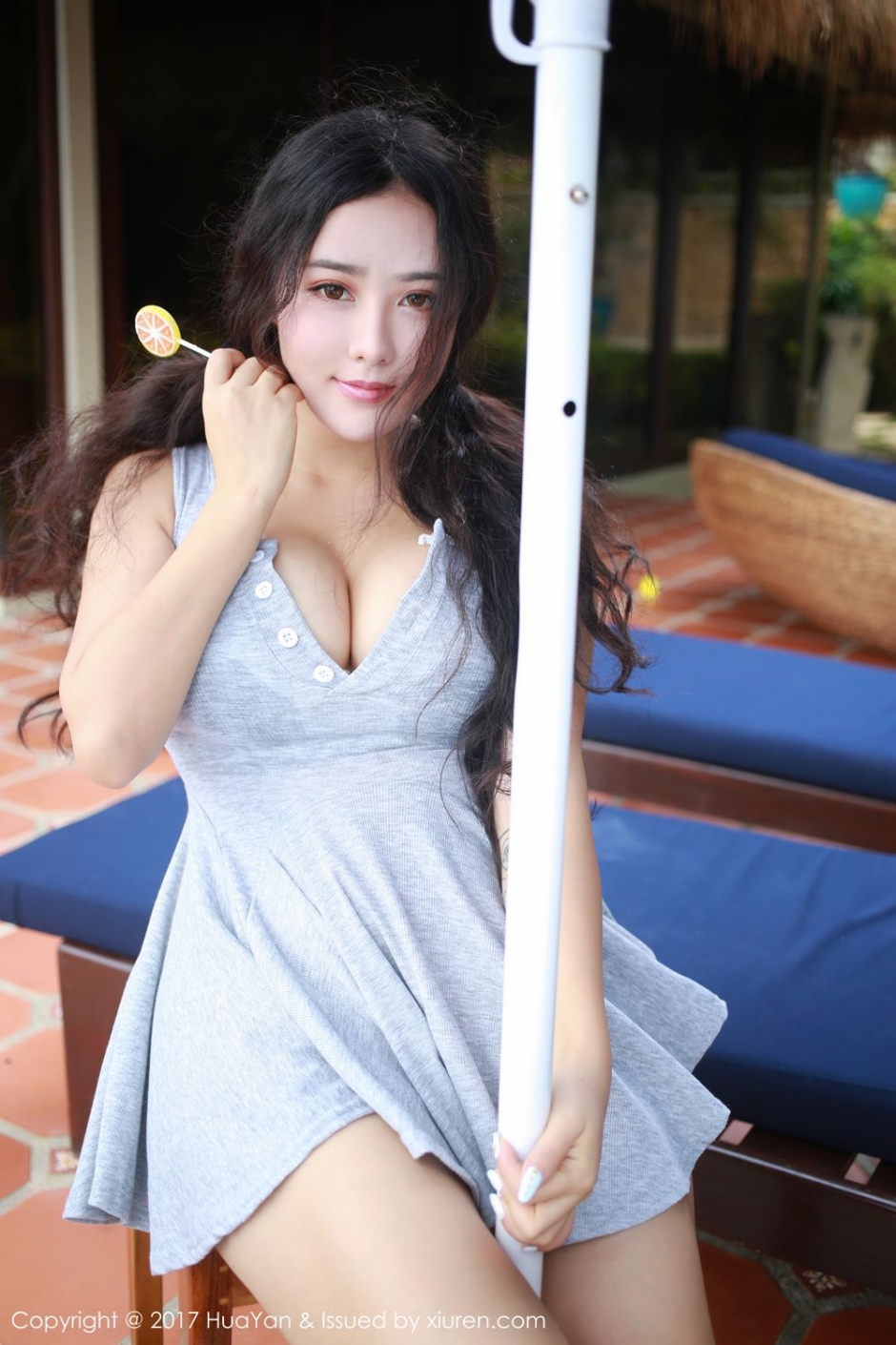 性感女神玛鲁娜情趣内衣写真秀翘臀