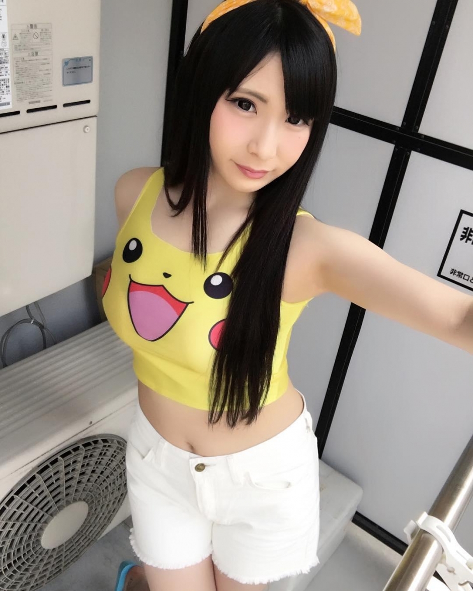 日本美女Natsumi泳装私房照酥胸诱人