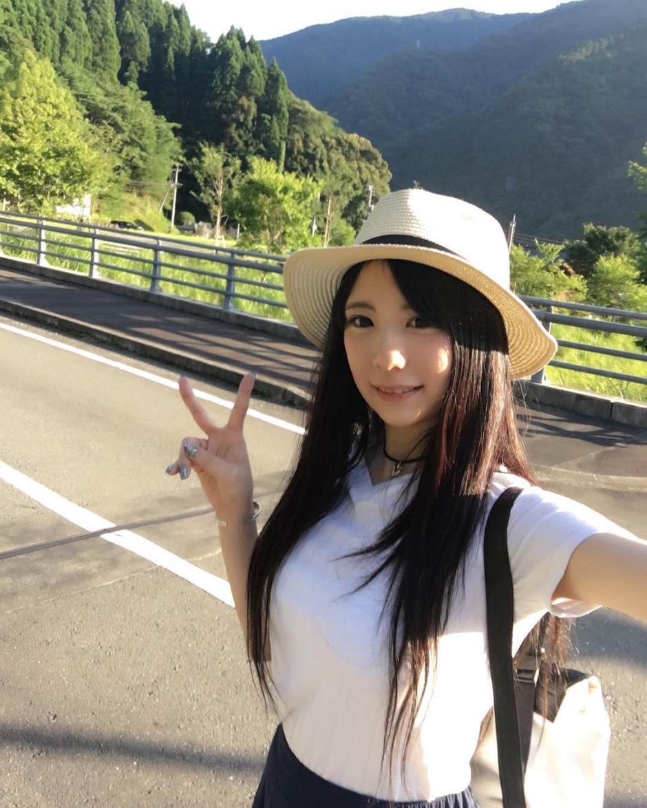 日本美女Natsumi泳装私房照酥胸诱人