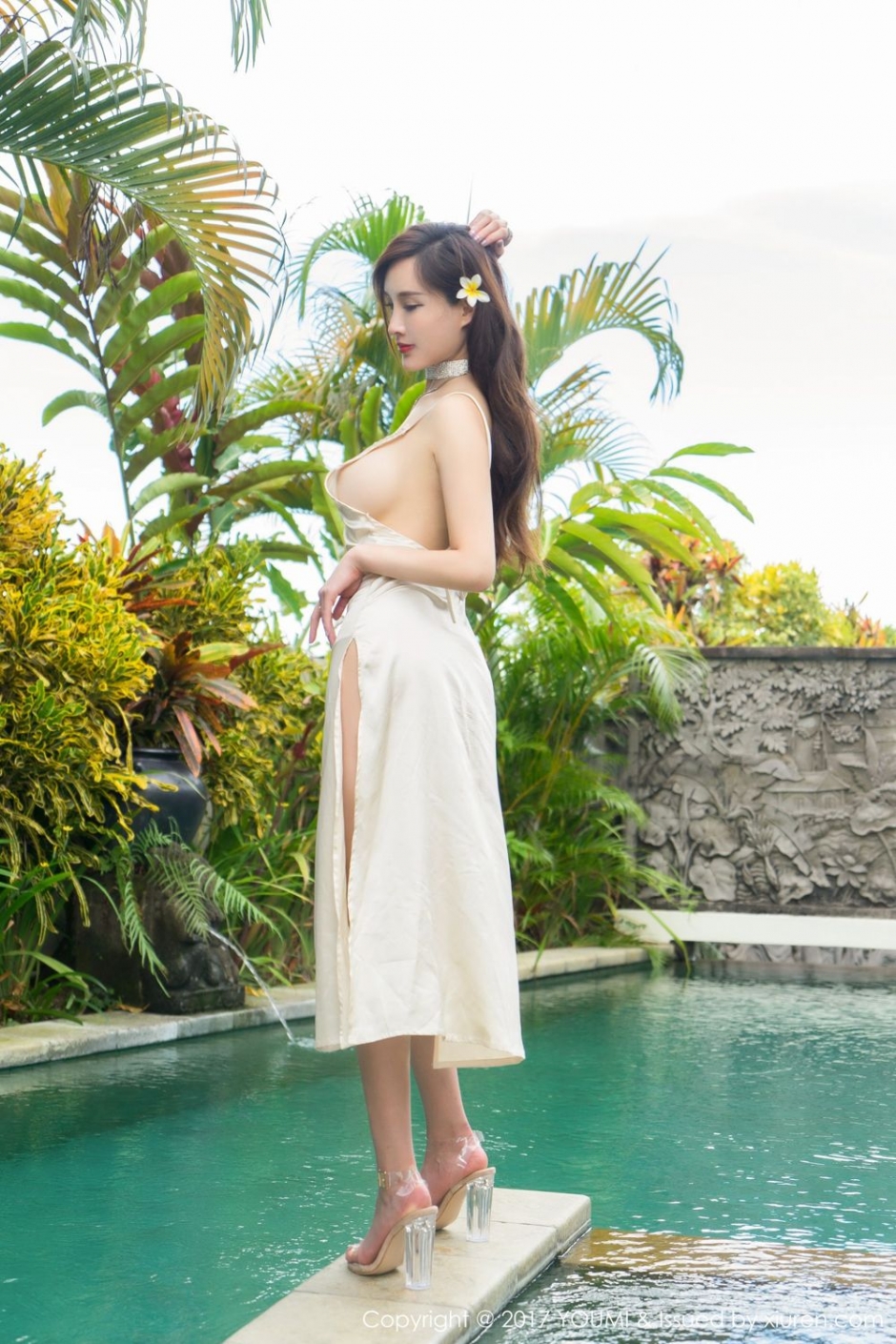 女神土肥圆矮挫穷 高叉礼服与泡泡浴系列