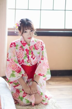 青涩美女芝芝Booty 日系和服迷你比基尼