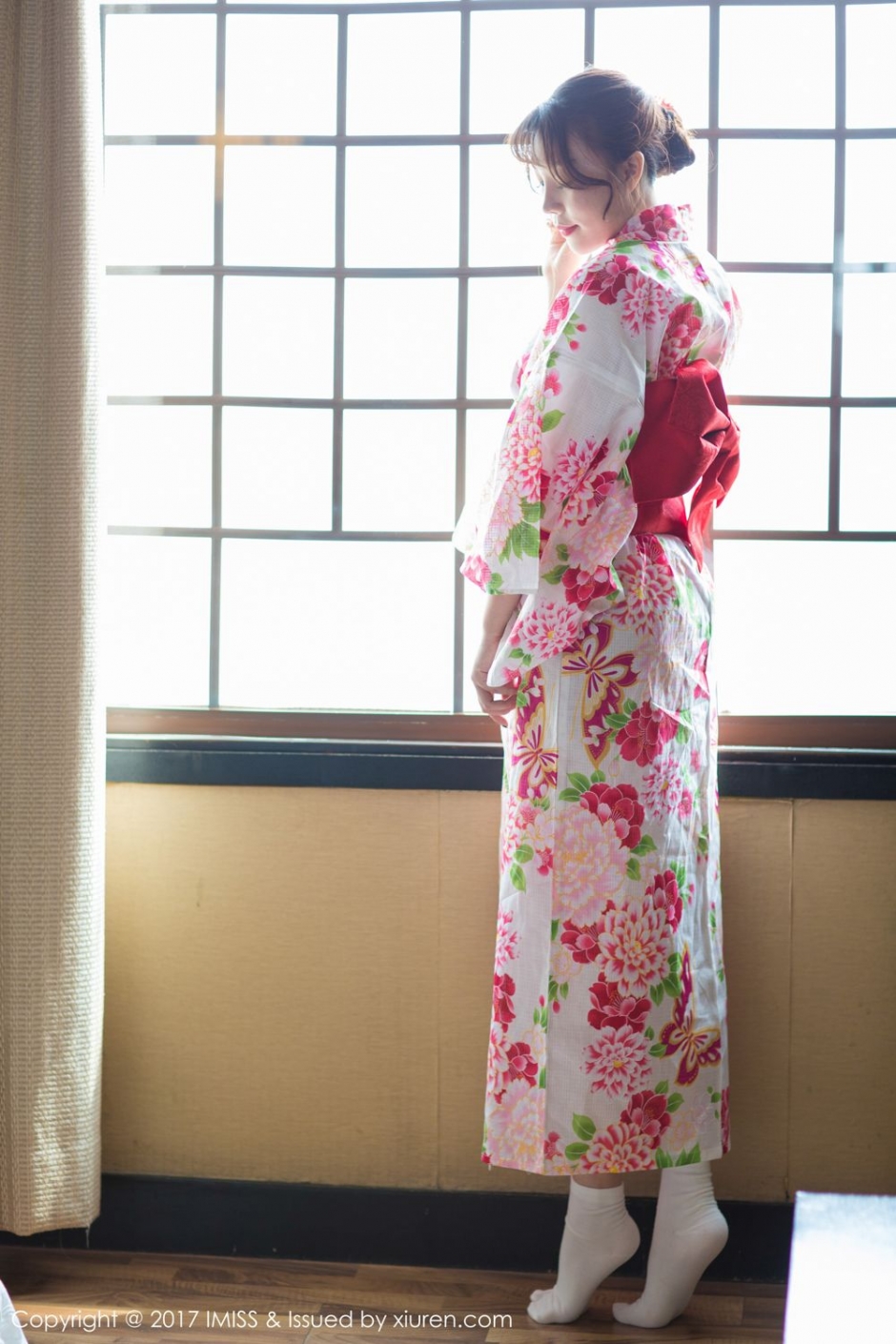 青涩美女芝芝Booty 日系和服迷你比基尼