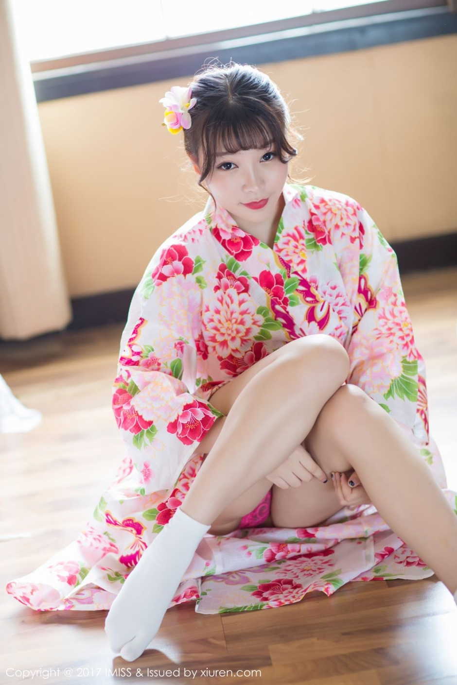 青涩美女芝芝Booty 日系和服迷你比基尼