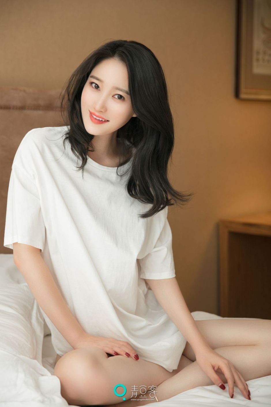 潇同学青豆客首秀 长袍睡衣蕾丝美腿