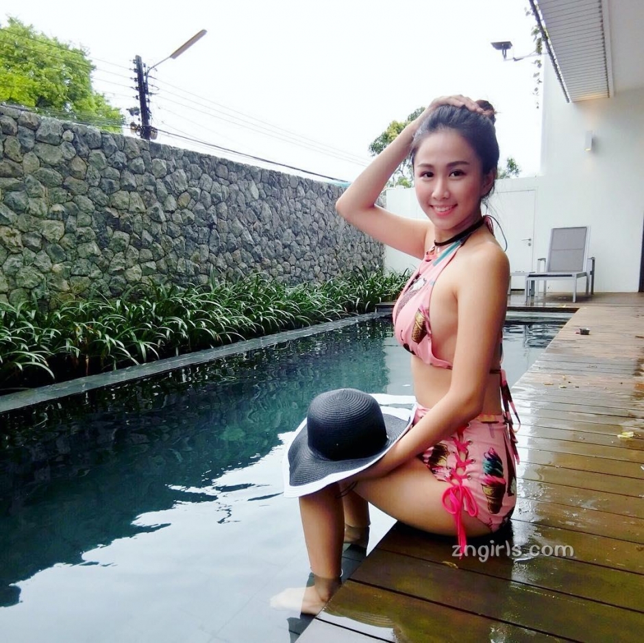 清纯美女Christine Pang私房自拍美照