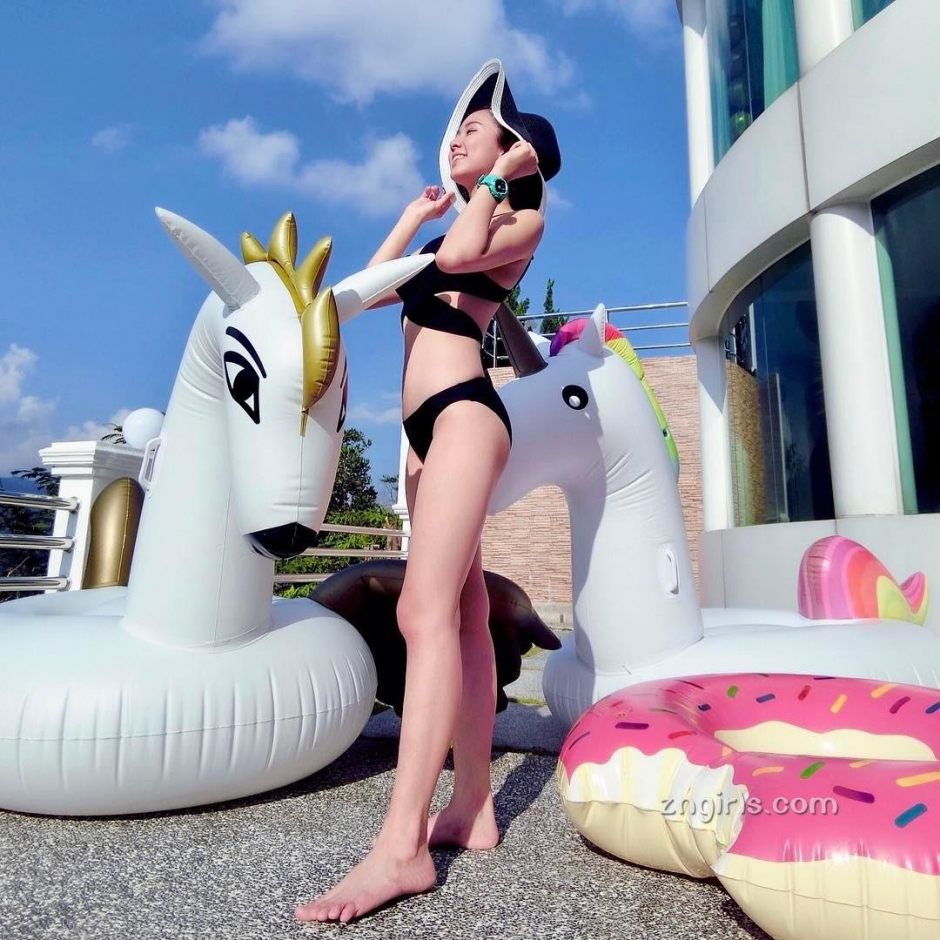 清纯美女Christine Pang私房自拍美照