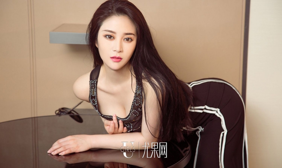 性感美女李米薇酒店内衣写真翘臀诱人