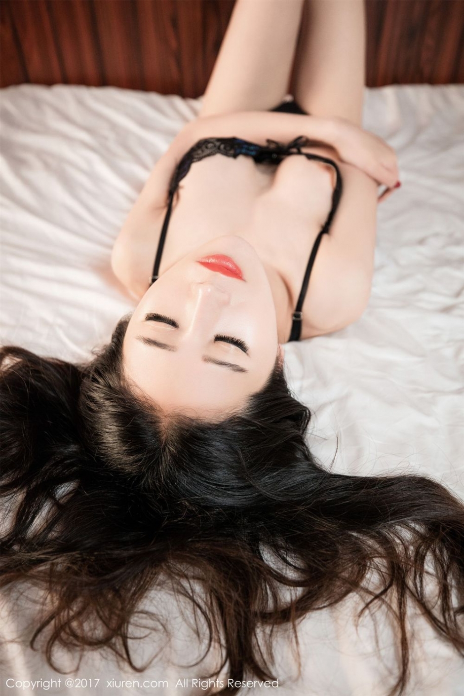 性感美女馨怡蕾丝内衣写真火辣诱人