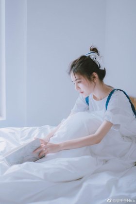 白嫩少女黎千千微博清纯写真