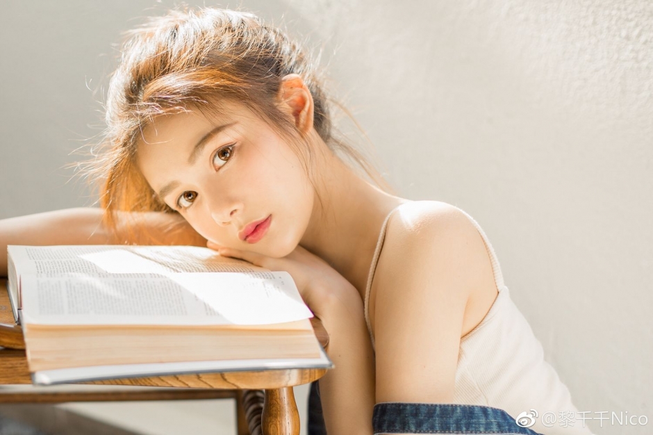 白嫩少女黎千千微博清纯写真