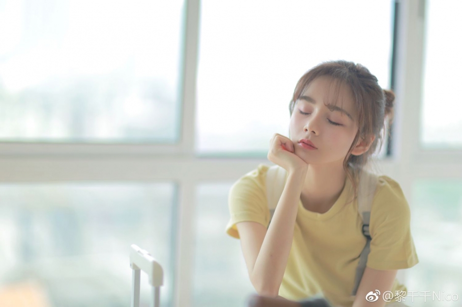 白嫩少女黎千千微博清纯写真