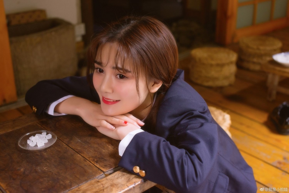 白嫩少女黎千千微博清纯写真