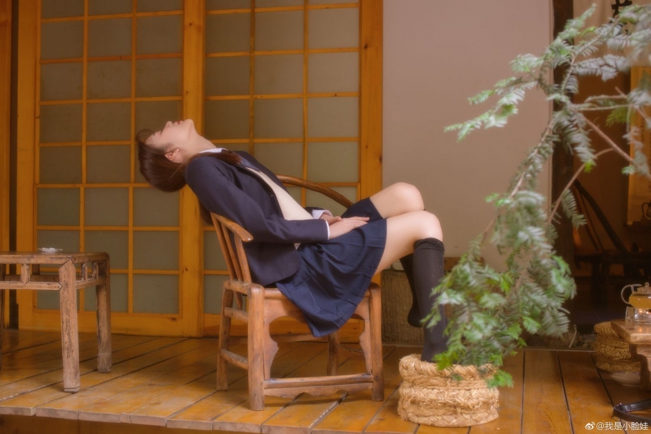 白嫩少女黎千千微博清纯写真