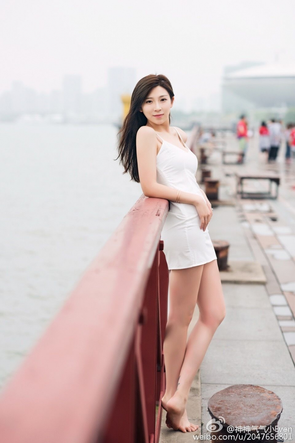 短发模特顾伊雯时尚微博写真