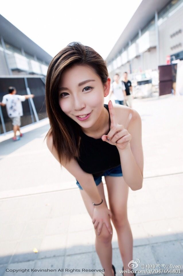 短发模特顾伊雯时尚微博写真