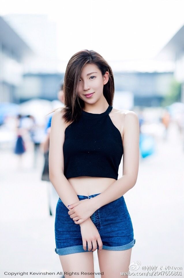短发模特顾伊雯时尚微博写真