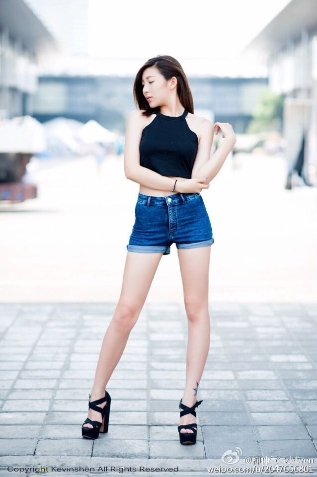 短发模特顾伊雯时尚微博写真