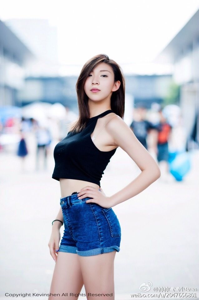 短发模特顾伊雯时尚微博写真