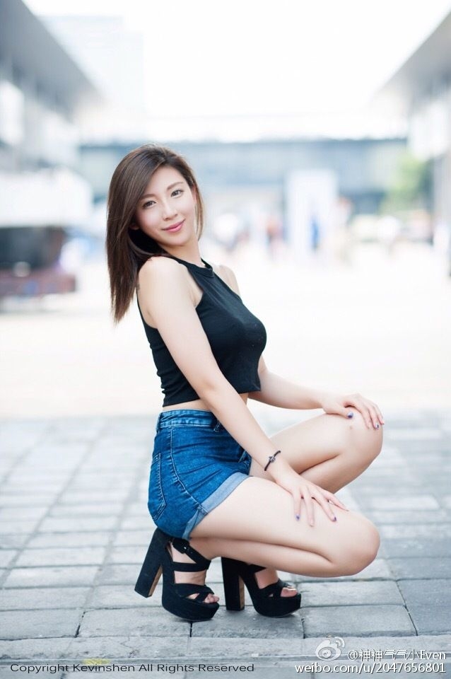 短发模特顾伊雯时尚微博写真