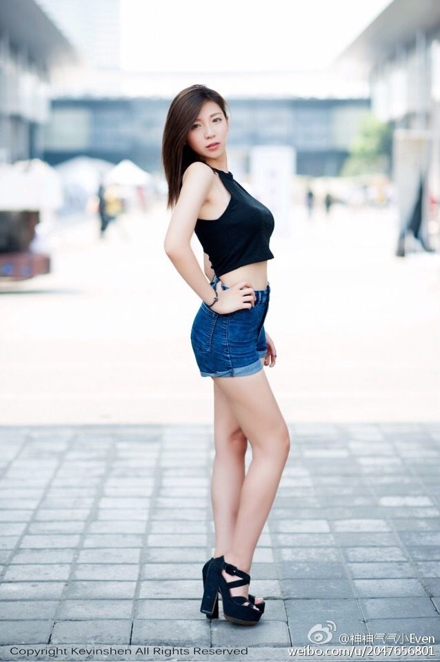 短发模特顾伊雯时尚微博写真