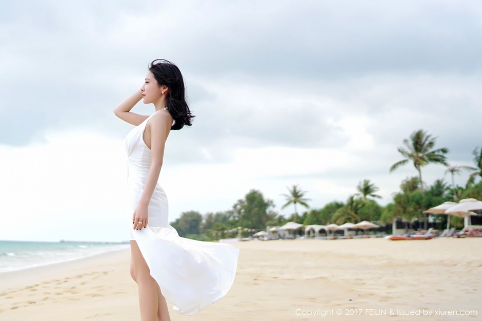 清纯女神施忆佳比基尼湿身写真