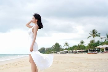 清纯女神施忆佳比基尼湿身写真