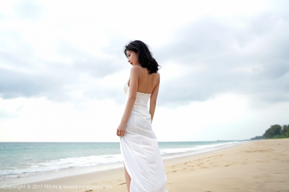 清纯女神施忆佳比基尼湿身写真