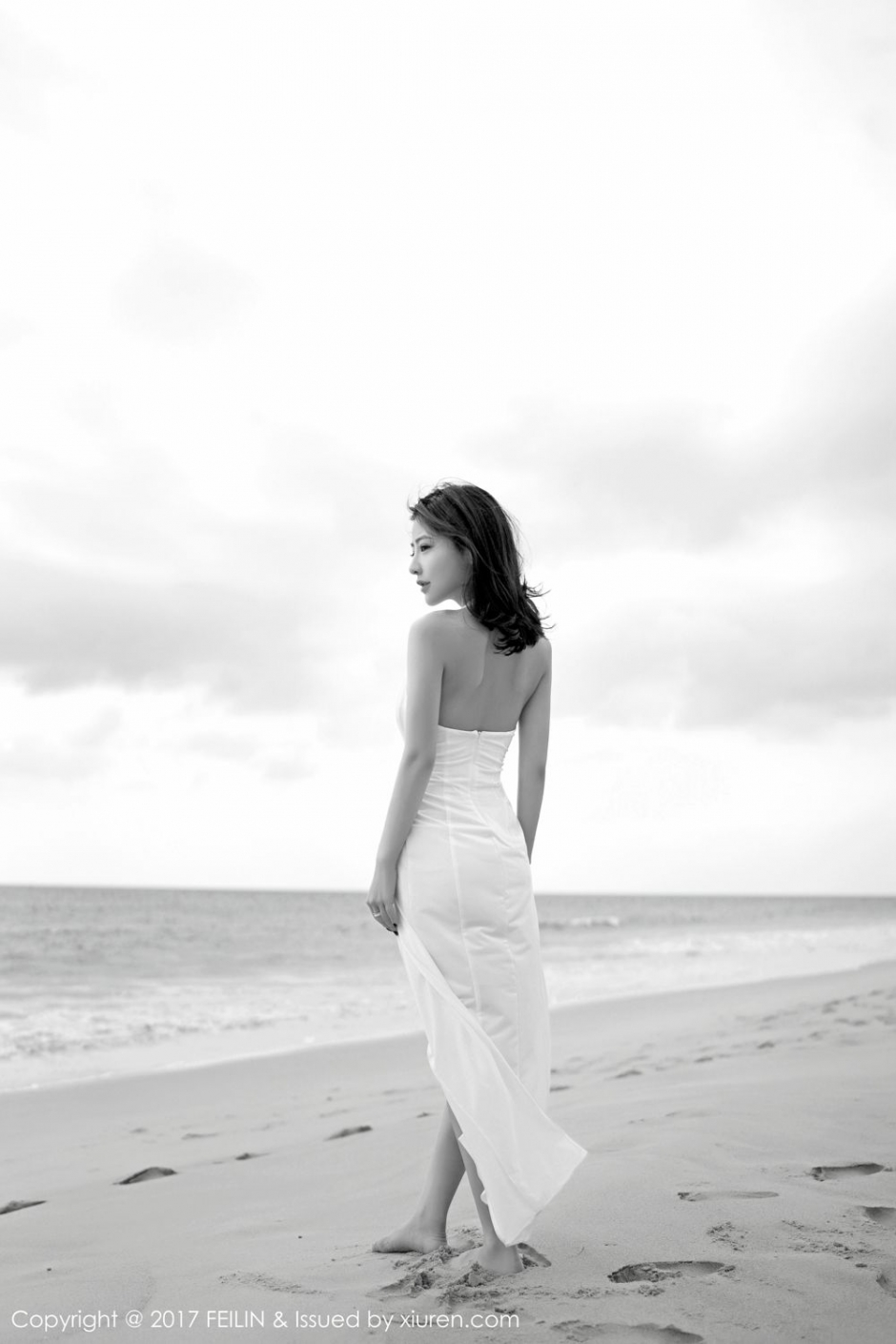 清纯女神施忆佳比基尼湿身写真