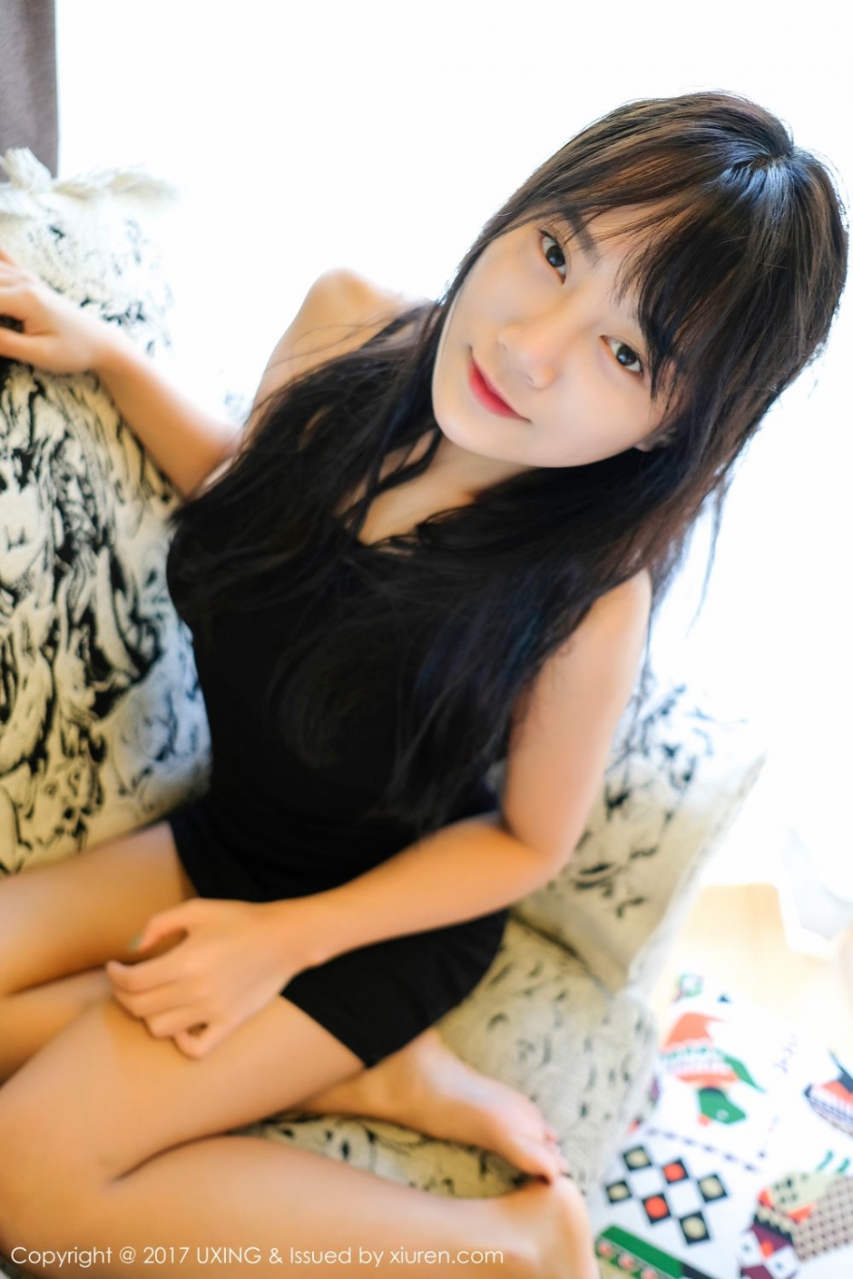 美女嫩模李猩一吊带短裙写真身姿诱人