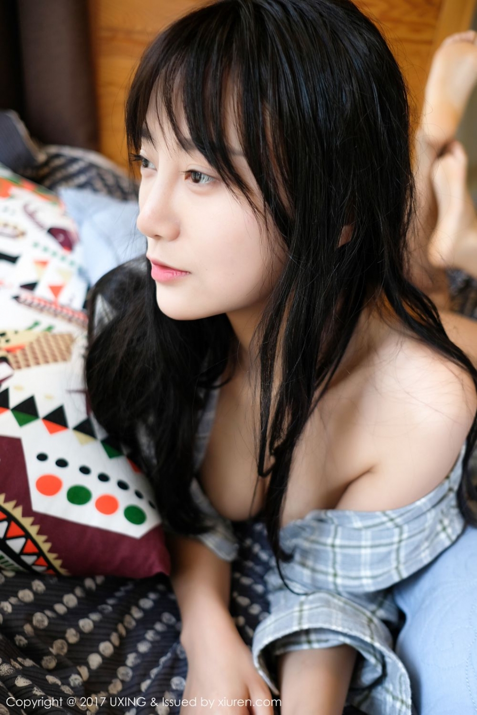 美女嫩模李猩一吊带短裙写真身姿诱人