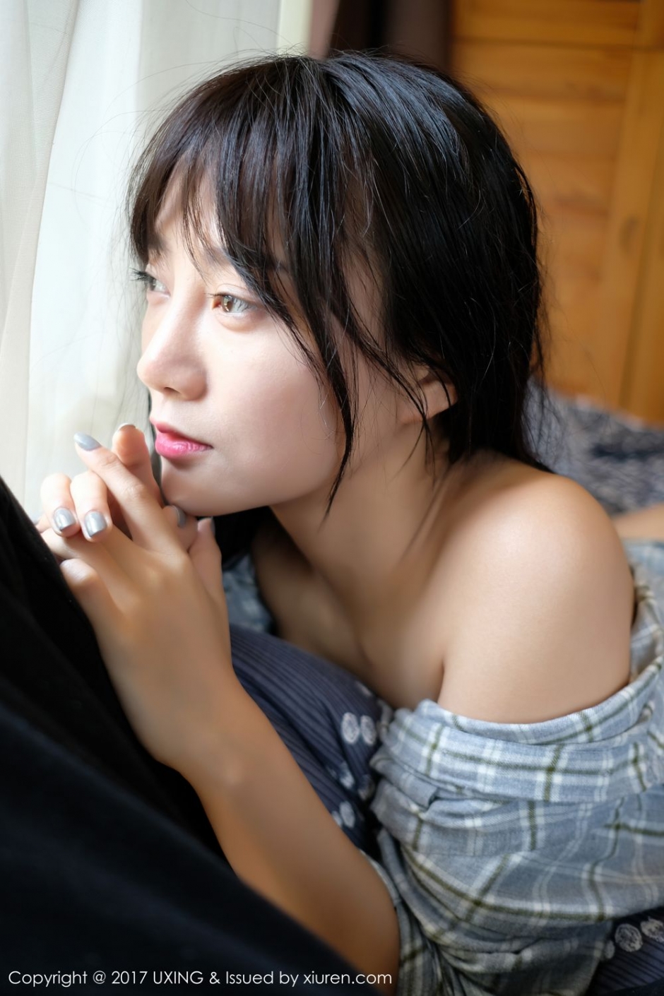 美女嫩模李猩一吊带短裙写真身姿诱人