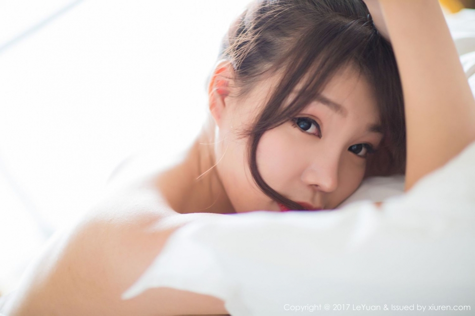 性感女神芝芝Booty丝袜诱人写真