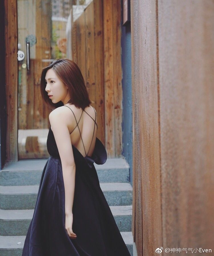 短发模特顾伊雯时尚微博写真