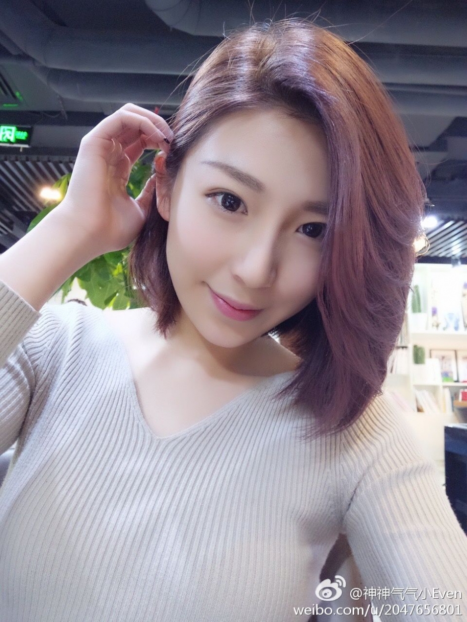 短发模特顾伊雯时尚微博写真