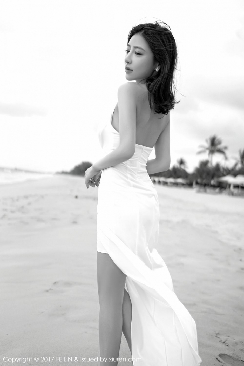 清纯女神施忆佳比基尼湿身写真