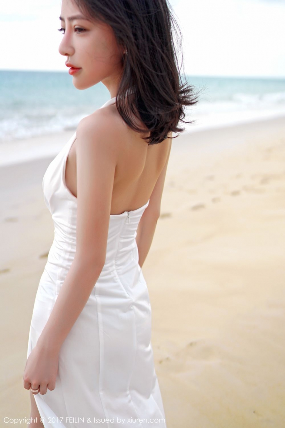 清纯女神施忆佳比基尼湿身写真