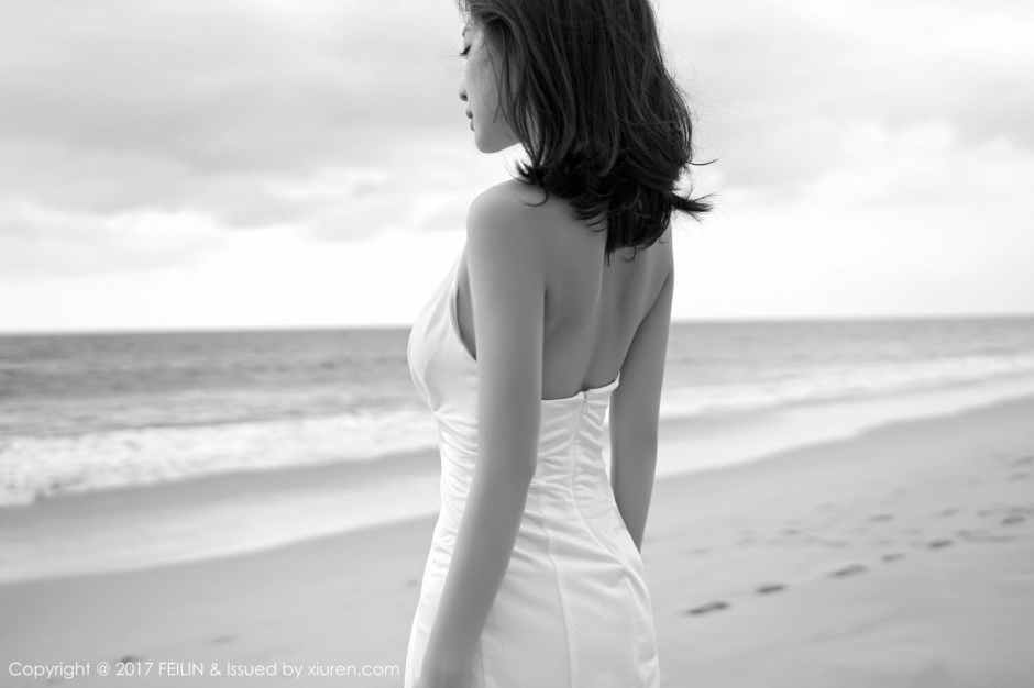 清纯女神施忆佳比基尼湿身写真